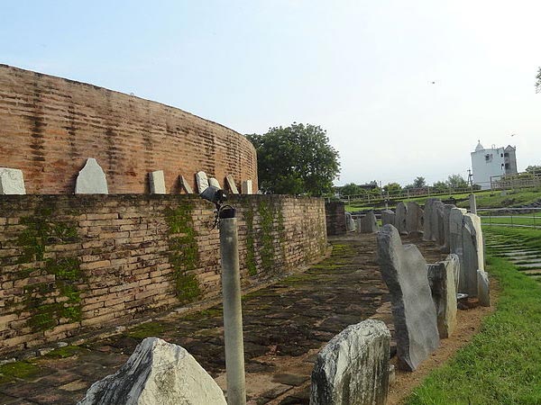 పది అడుగులు