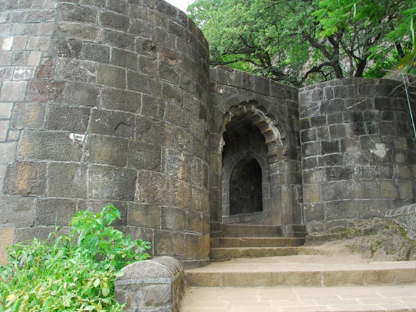 8. శివనేరి కోట: 