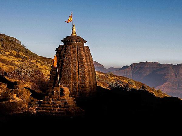 కేదారేశ్వర గుహ, హరిశ్చంద ఘడ్