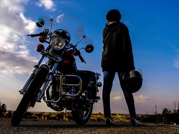 బెంగళూరు నుంచి బైక్ పై