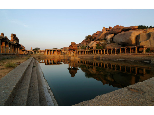 హంపిలోని విఠల ఆలయం పుష్కరిణి: