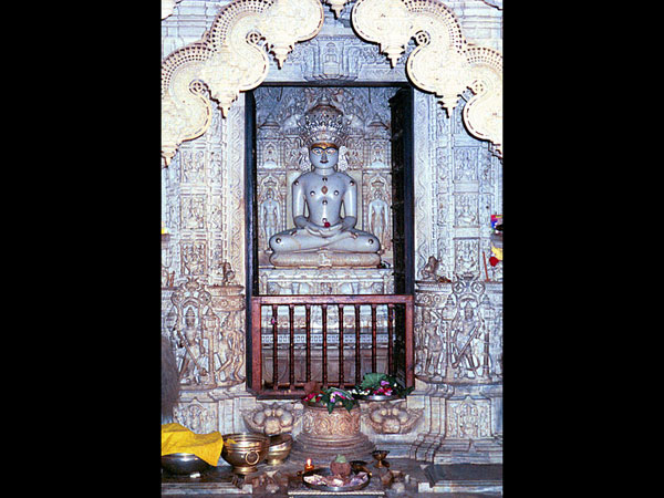 రణక్ పూర్, జైన దేవాలయం