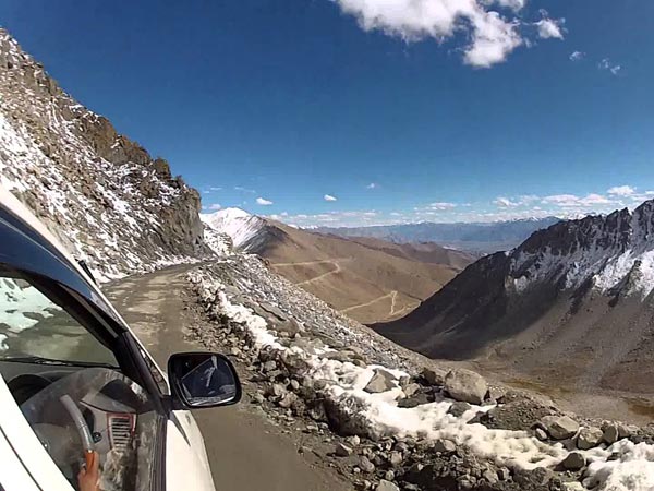 కర్థూంగ్ లా పాస్