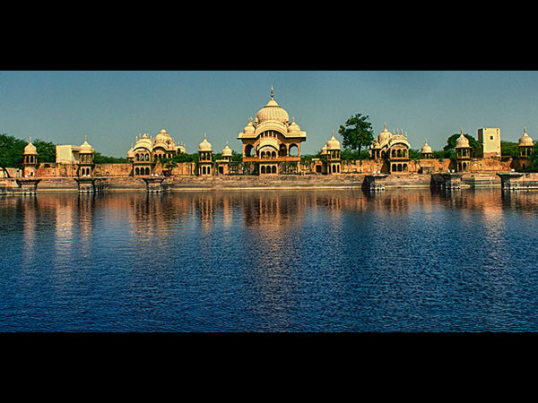 ఒక రోజు ఆలస్యంగా