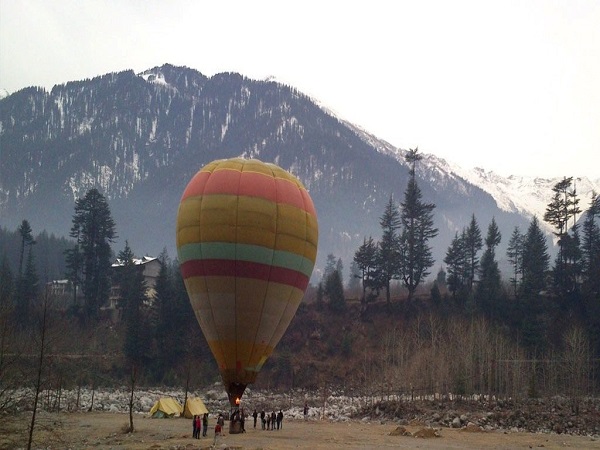 మంచు పర్వతాల పై