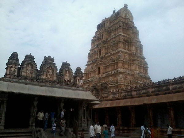 హంపి, విరూపాక్ష దేవాలయం