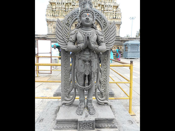 యాగాచి నది ఒడ్డున