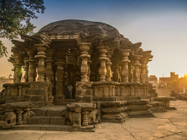 కోపేశ్వర దేవాలయం, కొల్లాపుర్