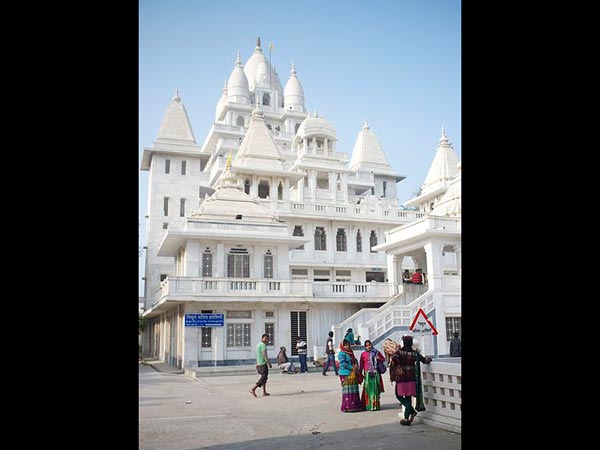 కిటికీలను కూడా