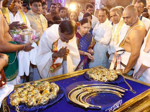 వేంకటేశ్వరుడి బంగారు ఆభరణాలు