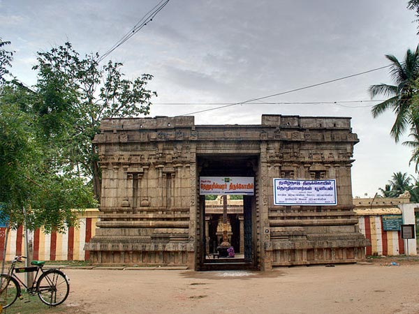 దేనుపురేశ్వర దేవాలయం