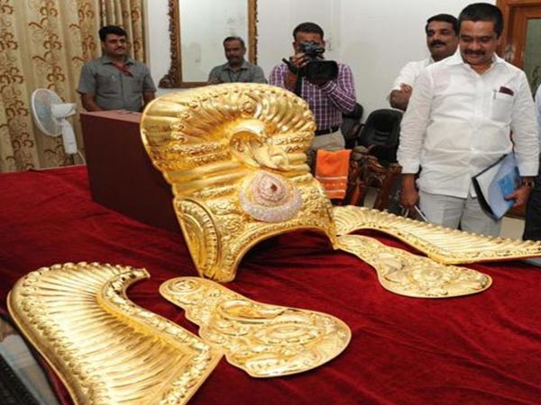 వేంకటేశ్వరుడి బంగారు ఆభరణాలు