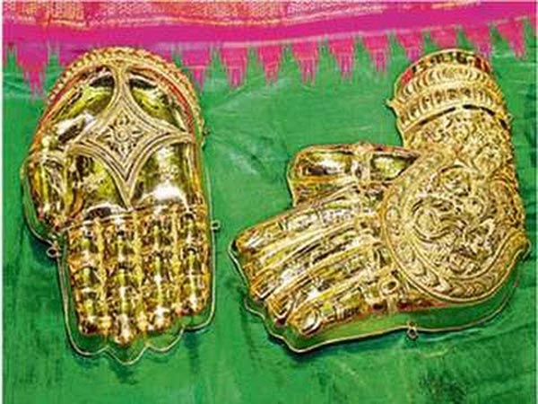 వేంకటేశ్వరుడి బంగారు ఆభరణాలు