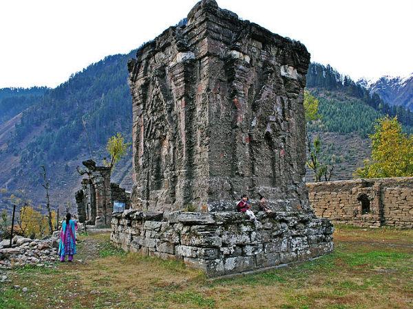 17. విశాలాక్షీదేవి : 