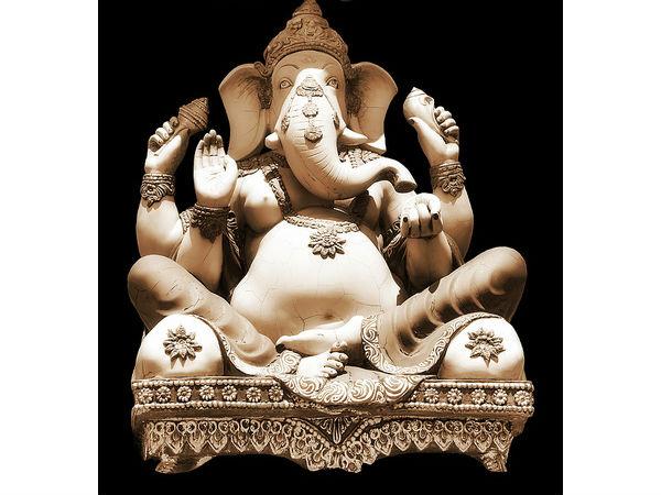 భారత దేశంలో అనేక గణపతి క్షేత్రాలలో కంటే 