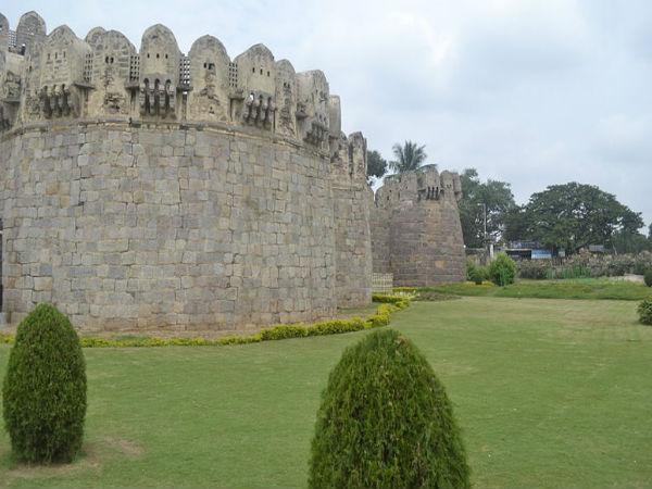 కాకతీయ ప్రభువైన రెండవ ప్రతాపరుద్రణుకు