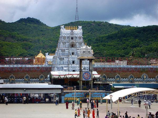 శ్రీవారి దర్శనానికి వచ్చే భక్తులు సంతోషానికి గుర్తుగా