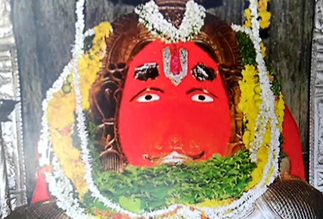 ఈ కాంతి నుండి ఒక అద్భుత సుందరిమూర్తి అయిన 