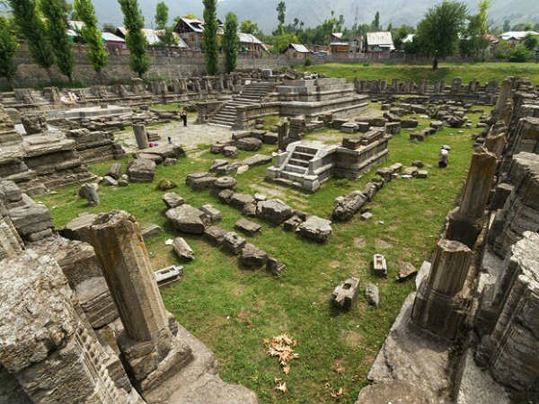 అవంతిపుర్ టెంపుల్: 