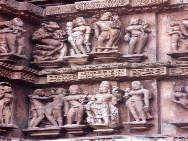 భారతీయ శిల్పకళాకారుల గొప్పదనాన్ని ఈ ఆలయాలు కళ్లకుకడతాయి