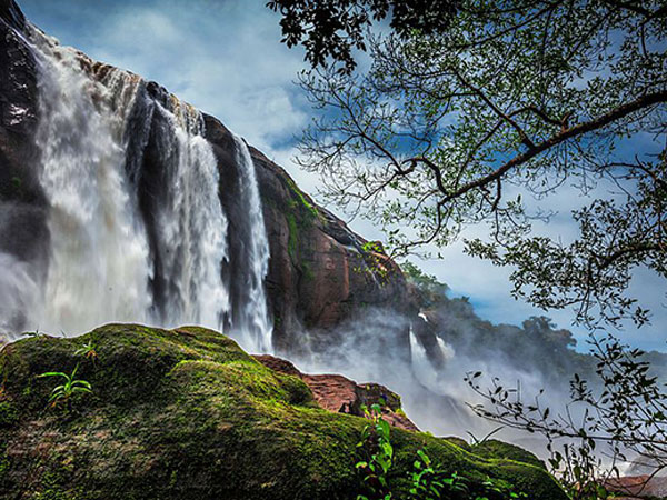 అతిరాప్పిల్లి - జలపాతాల పులకరింతలు 