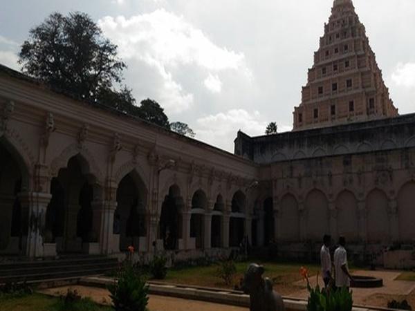 సంగీత మహాల్ :