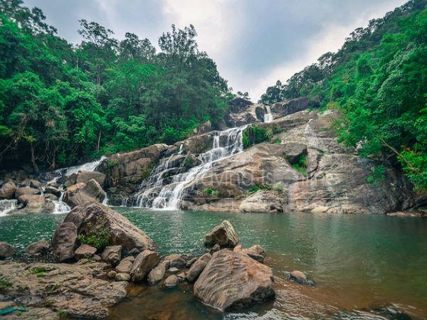 వాటర్ ఫాల్స్ దగ్గరకు వెళ్లే కొద్దీ ఝమ్మనే శబ్దం