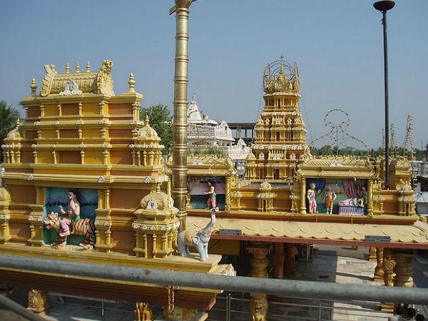 పాలరాతితో నాలుగు అంతస్తులుగా నిర్మించిన శివాలయం: