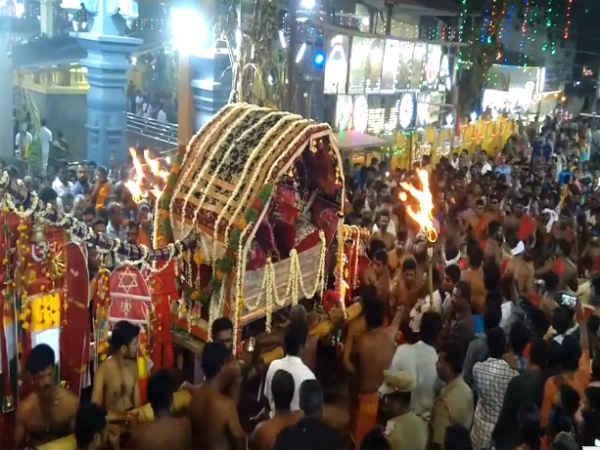 సాధువు ఒకరు ఒక శిష్యుడితో కలిసి