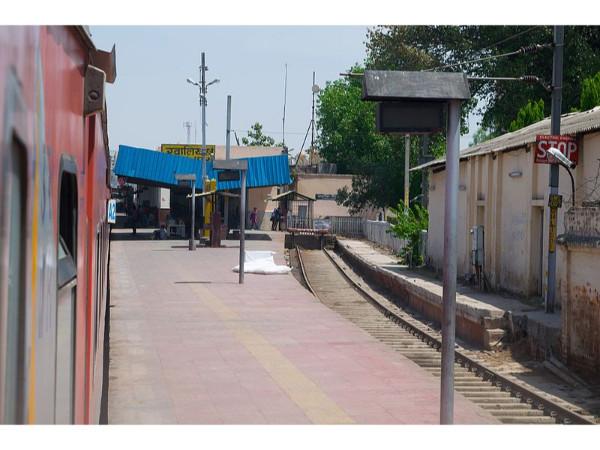 గ్వాలియర్ ఎలా చేరుకోవాలి ?