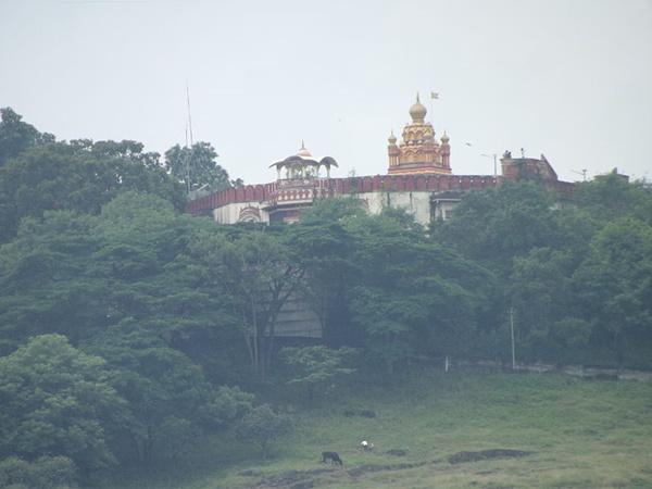 తొలినాళ్ళలో కేవలం పేష్వా రాజుల కోసం మాత్రమె కట్టిన ఈ గుడి