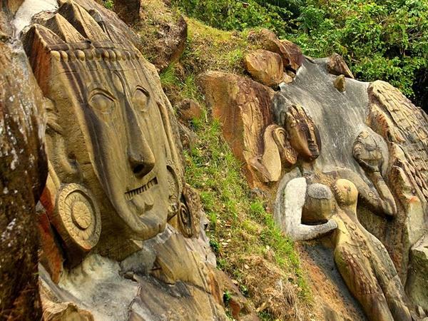 ఉనాకోటి అంటే స్థానిక భాషలో ఒకటి తక్కువ కోటి అని అర్థం