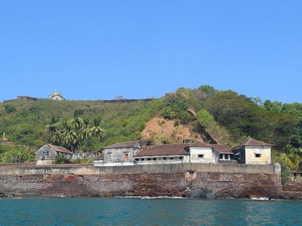 ఇక్కడే ఒక ఫైవ్ స్టార్ రిసార్ట్ తాజ్ వివంటాగా