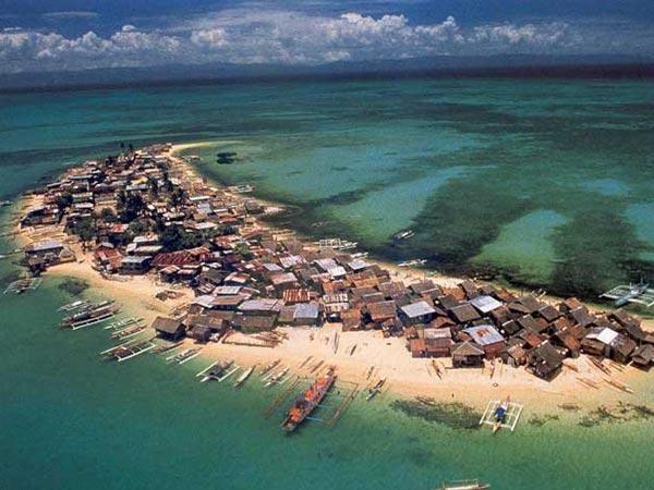 మూడు రోజుల పాటు జరిగే ఉత్సవంలో శ్రీకృష్ణుడు గోపికల రాసలీలల