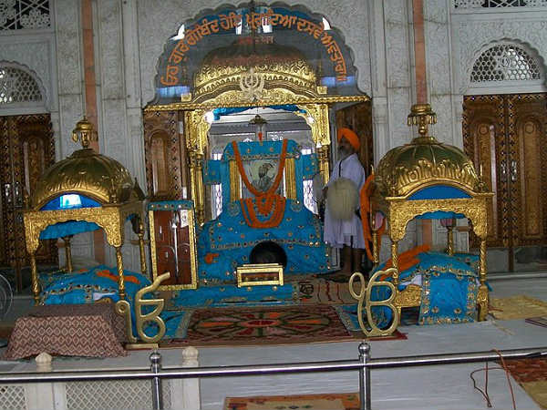 గురుద్వారా లేదా తఖ్త్ శ్రీ హర్మందిర్ సాహిబ్