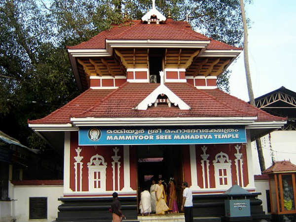 మమ్మియూర్ మహాదేవ ఆలయాన్ని 