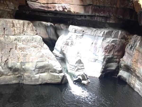 కడప జిల్లా రైల్వే కోడూరు నియోజకవర్గంలో పెద్దూరు అనే ప్లెకు దగ్గరలో 