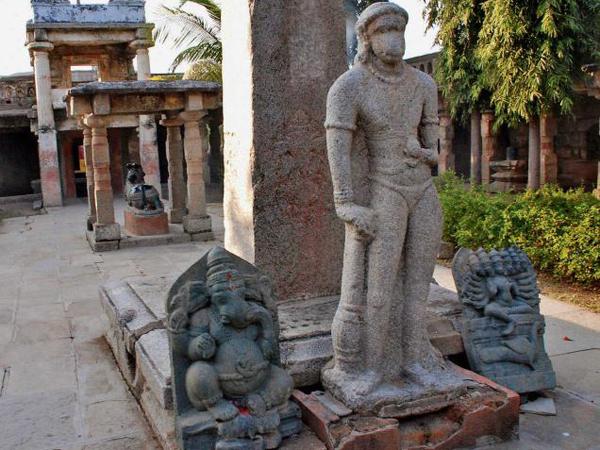 ఈ క్షేత్రంలోని 'చంద్ర పుష్కరిణి' లో స్నానం చేస్తే 