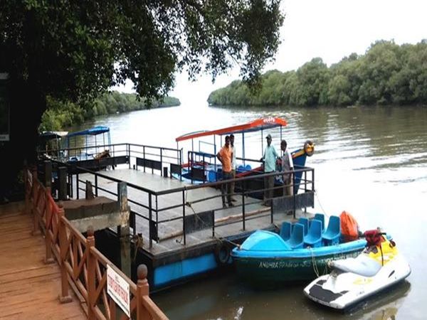 ఇక్కడ బోట్ రైడింగ్ కు చాలా ప్రత్యేకత ఉంది