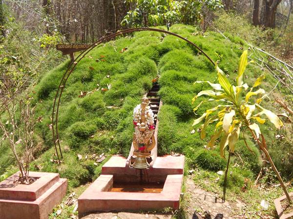 ప్రకృతి అందాలకు నిలయమైన జలపాతాలు, పర్వత శిఖరాలతో