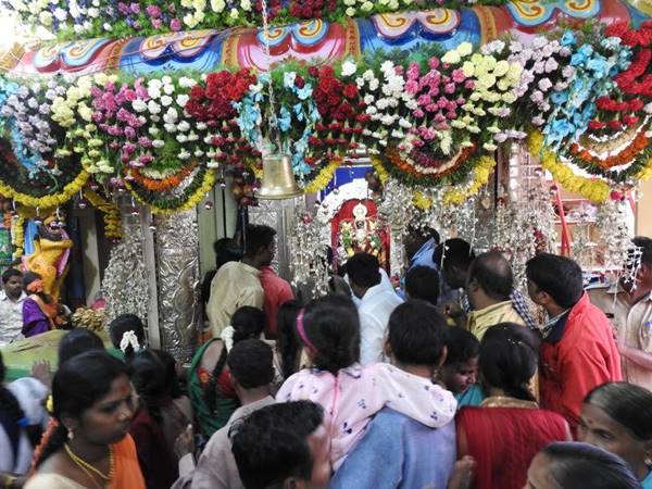  అమ్మవార్లకు బోనాలు సమర్పిస్తే 