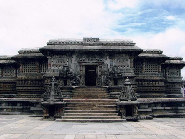 చారిత్రకంగా బేలూర్ విశిష్టమైనది