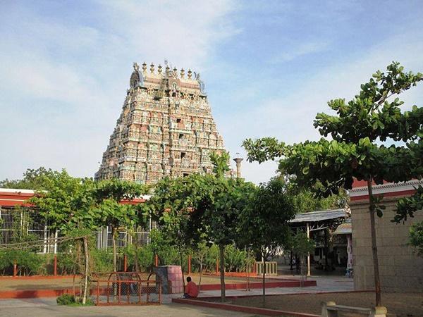 వాల్మికినాతార్ మందిరం త్యాగరాజస్వామి మందిరం కన్నా పెద్దది