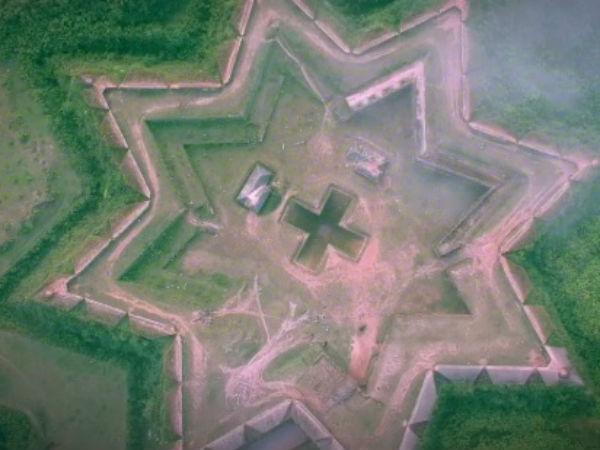  నక్షత్రాకారంలో మంజరాబాద్ కోట 