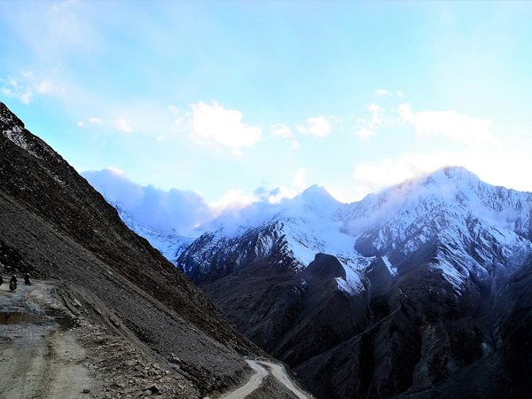 4. ఖార్డంగ్ లా పాస్