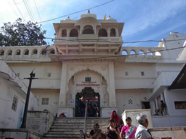 సంత ప్ర‌త్యేకం