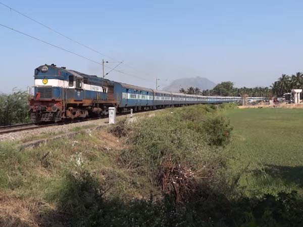 india-longest-train-vivek-express-1