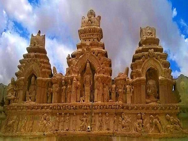 నందికి నైవేధ్యంగా అర‌టిప‌ళ్లు..