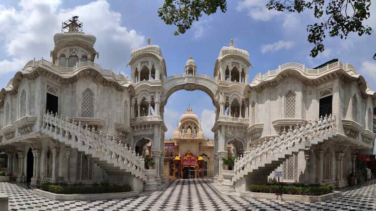 iskcontemplebrindavan1