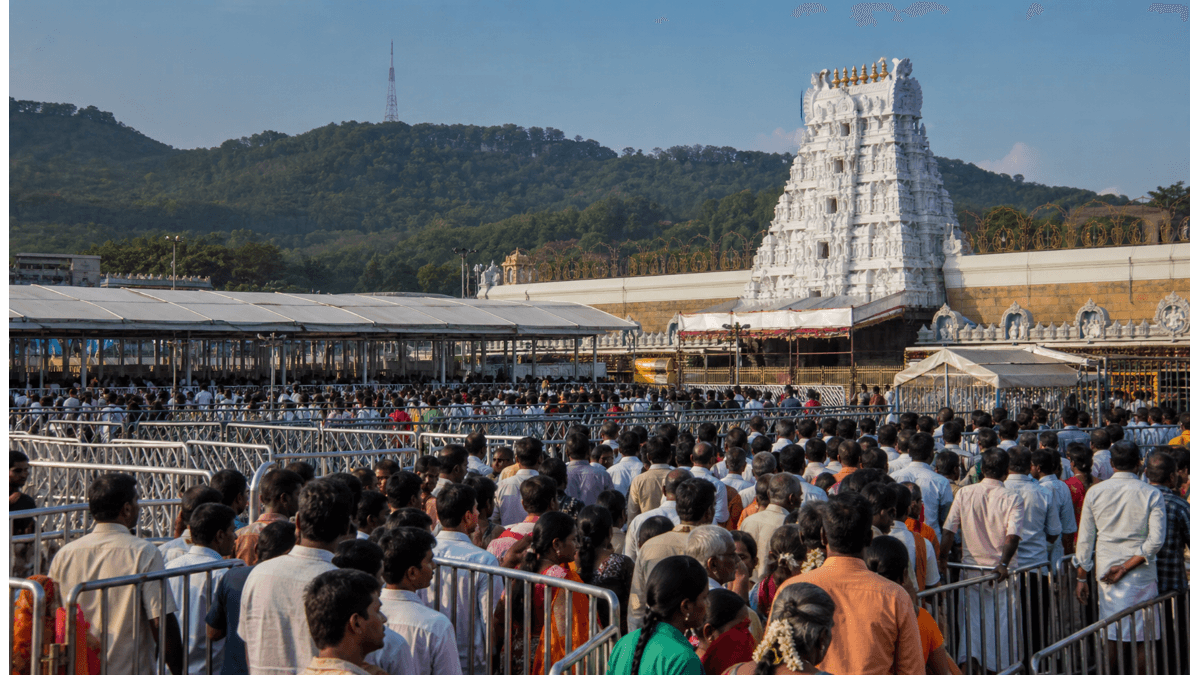 తిరుమల వెళ్లే భక్తులకు హెచ్చరిక.. దర్శనం కోసం 30 గంటల వేచి ఉండాలా? ప్లాన్ మార్చుకోండి!